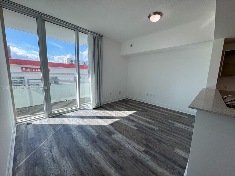 Building Photo - 350 NE 24th St