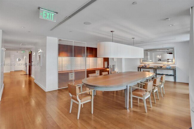 Building Photo - 2627 S Bayshore Dr