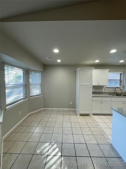 Building Photo - 8905 E 92nd Ct