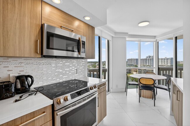 Building Photo - 1000 E Island Blvd