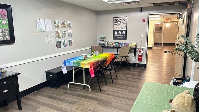 Building Photo - 1025 Hancock St