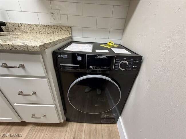 Building Photo - 5315 Summerlin Rd