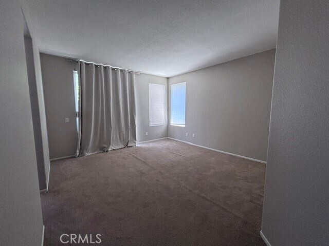 Building Photo - 27450 Fallbrook Ct