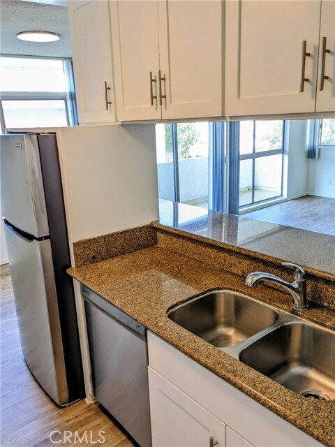 Building Photo - 11942 Darlington Ave