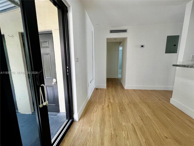 Building Photo - 3522 SW 25th St