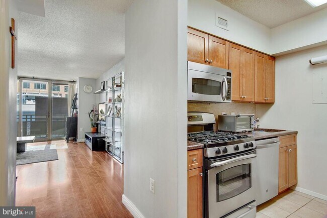 Building Photo - 4801 Fairmont Ave