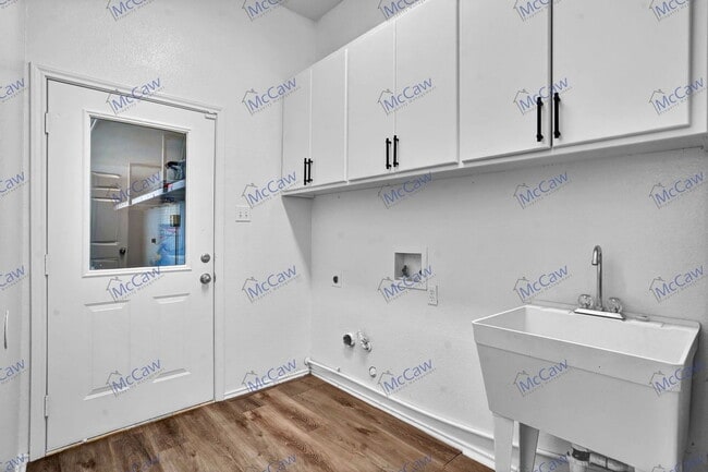 Building Photo - 6113 Lantana Ln