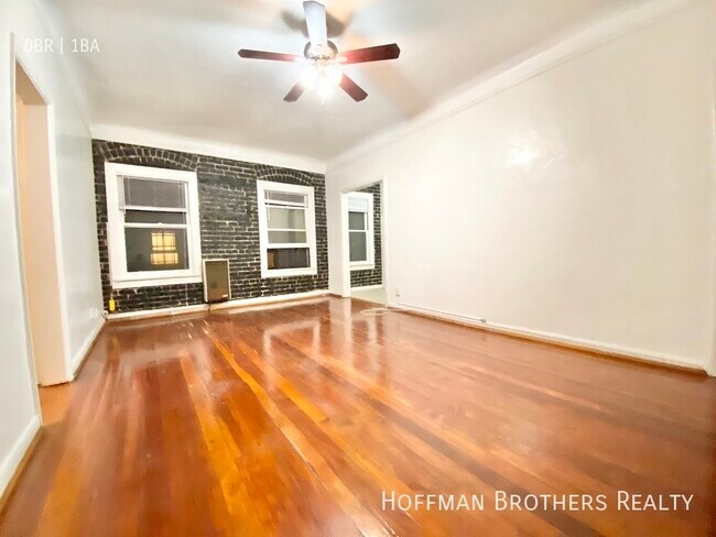 Building Photo - 606 S Dunsmuir Ave