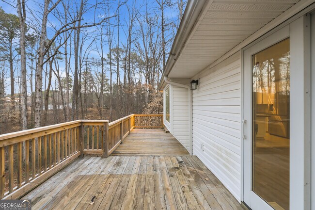 Building Photo - 140 Maple Pl