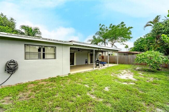 Building Photo - 816 SE 13th Ct