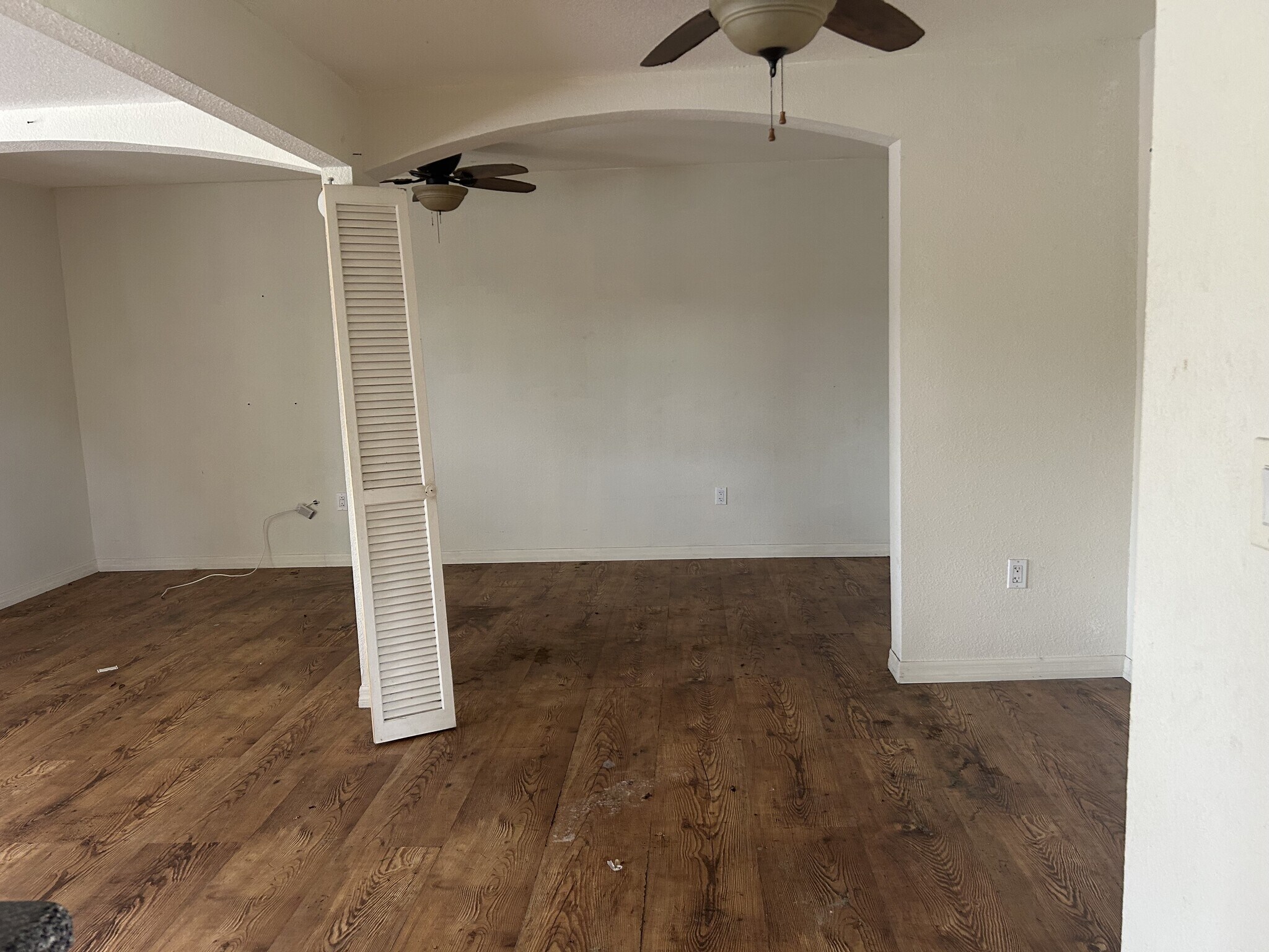 Dining Area Unit A - 613 N Dixie Ave