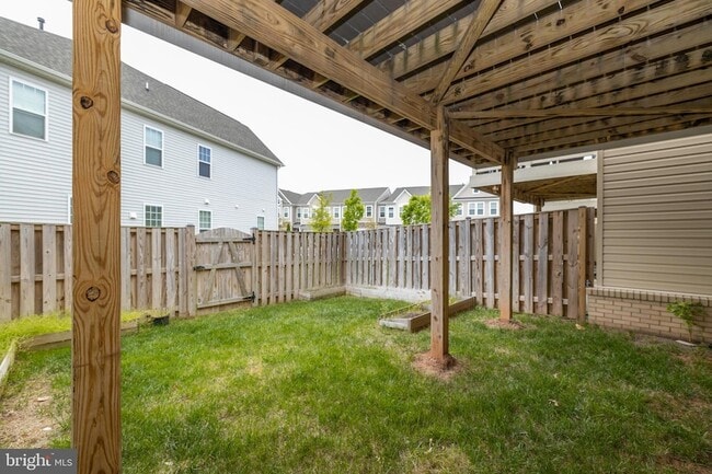 Building Photo - 42557 Dreamweaver Dr