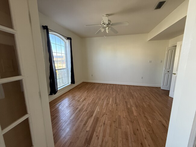 Building Photo - 3833 Corinne Ave