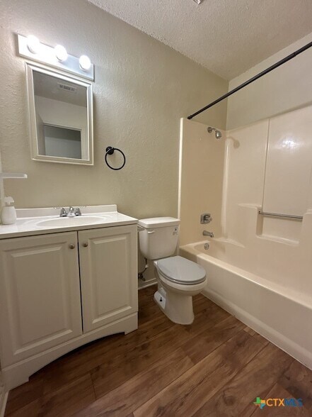 Building Photo - 2108 Carousel Dr
