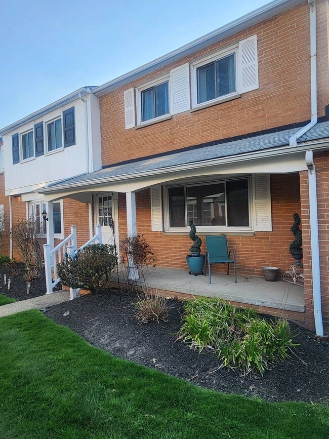 Building Photo - Charming 2-Bedroom Property in Prime Location