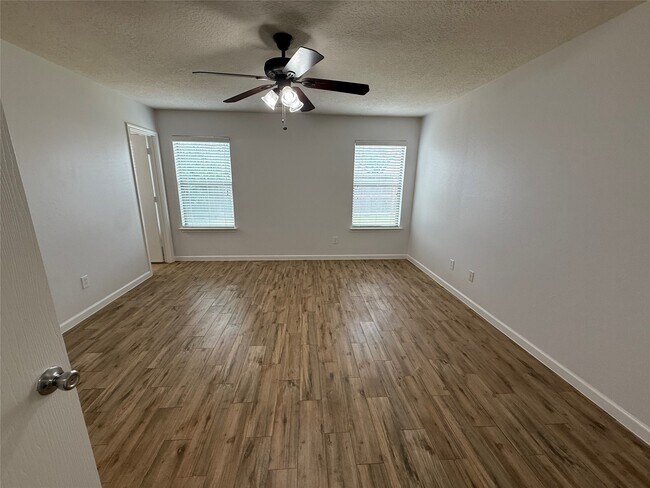 Building Photo - 3039 Legends York Dr