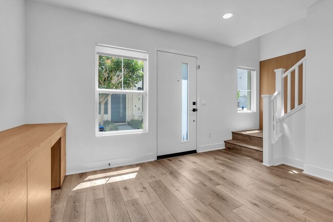 Building Photo - 2923 W Exposition Pl
