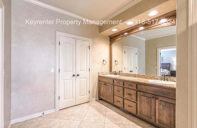 Building Photo - 5 Bed 4 Bath Rental Home Bixby