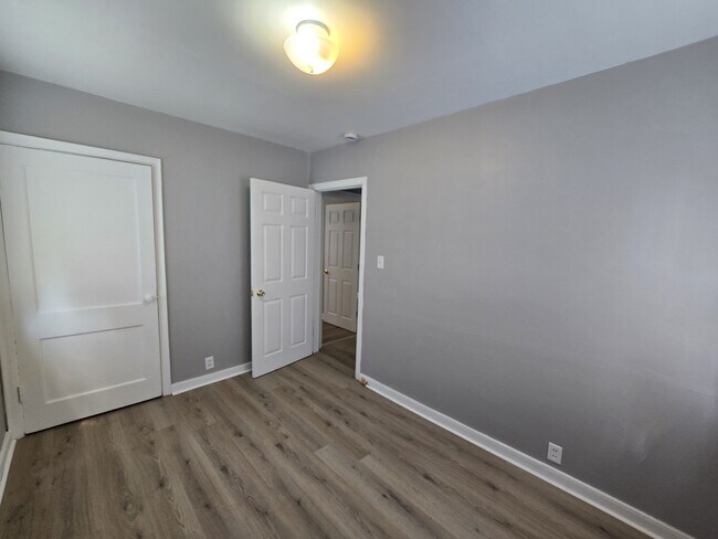 Building Photo - 602 Logan Ave