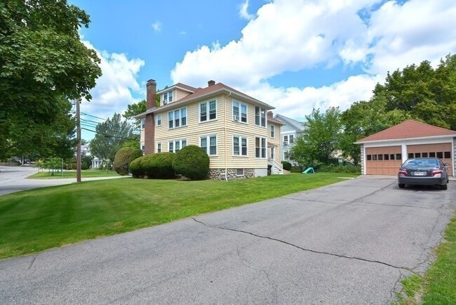 Building Photo - 12 Lockeland Ave
