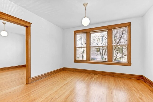 Building Photo - 3806 N Greenview Ave