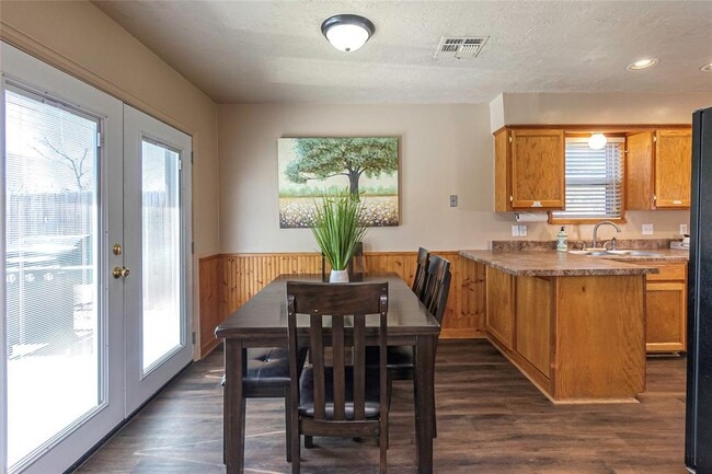 Building Photo - 512 Cypress Dr