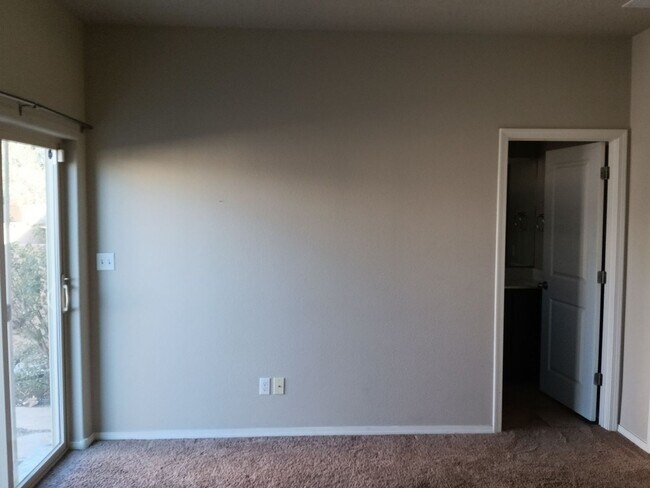 Building Photo - Stunning Home! Showings available Today!