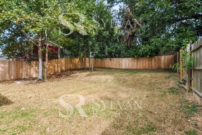 Building Photo - Enjoy living the good life in this 3 bedroom, 2.5 bathroom home