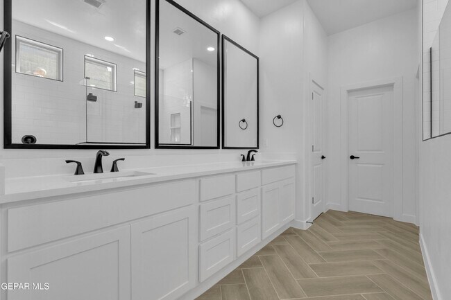 Building Photo - 15233 Expectation Ave