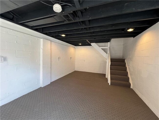 Building Photo - 658 Fort Couch Rd