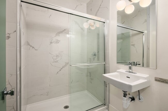 Building Photo - Roost on 17th - Rooming House