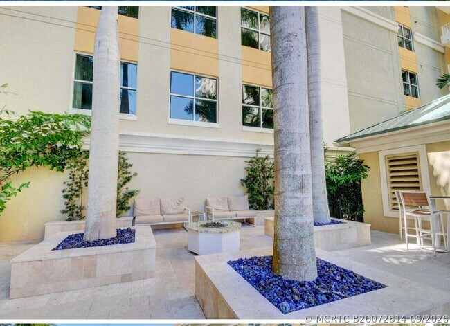 Building Photo - 625 Casa Loma Blvd