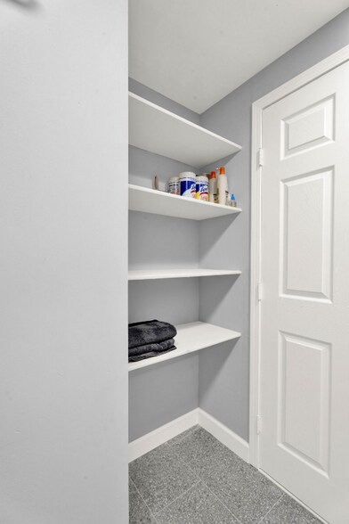 Building Photo - 6 Roanoke Ln