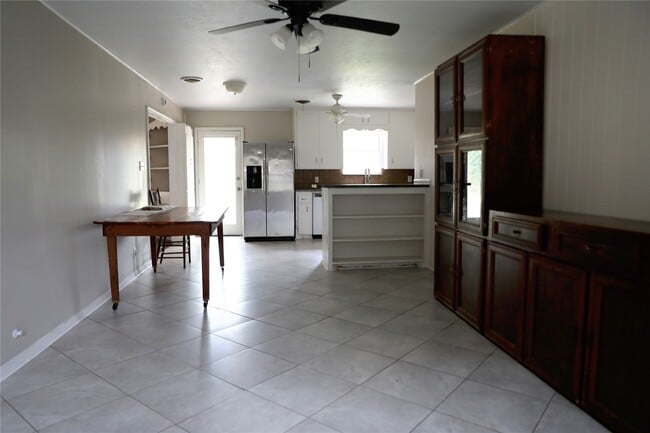 Building Photo - 730 Dezso Dr