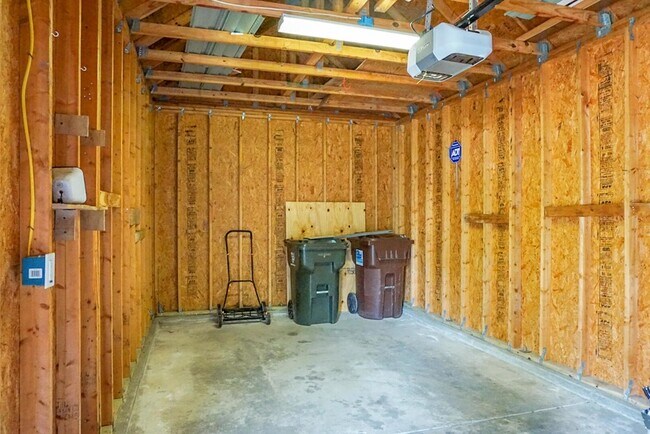 Building Photo - 209 Killarney Trail