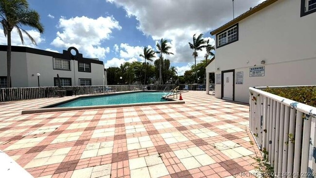 Building Photo - 9711 Fontainebleau Blvd
