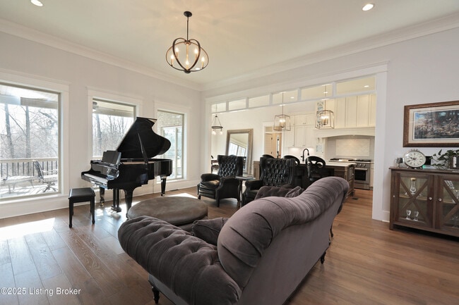 Building Photo - 14000 Glendower Dr