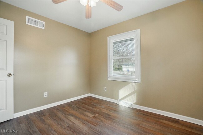 Building Photo - 7429 Sylvan Dr