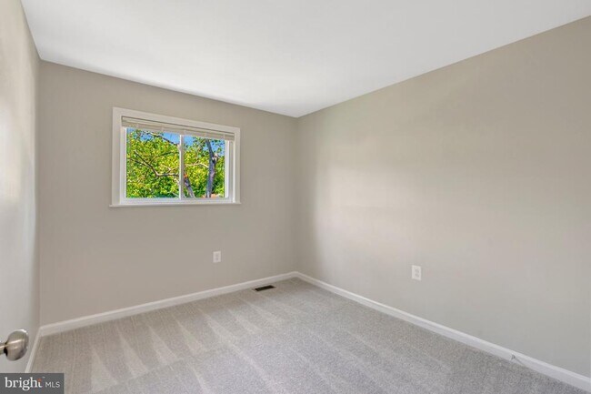 Building Photo - 7065 Leewood Forest Dr