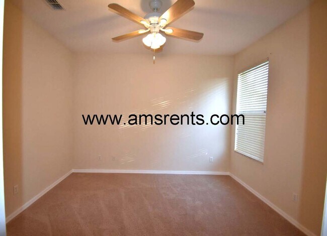 Building Photo - Spacious 5 bedroom home in Hunter Creek