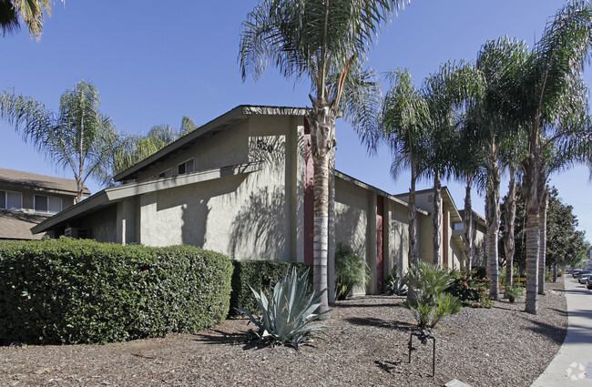 Building Photo - Autumnwood Villas
