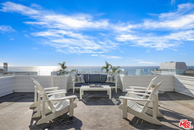 Building Photo - 703 Bayview Dr