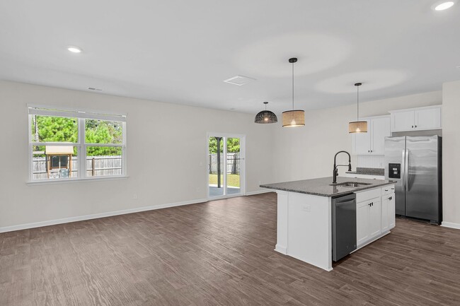 Building Photo - 4 Bedroom 3 Bath Home Located in Shell Poi...