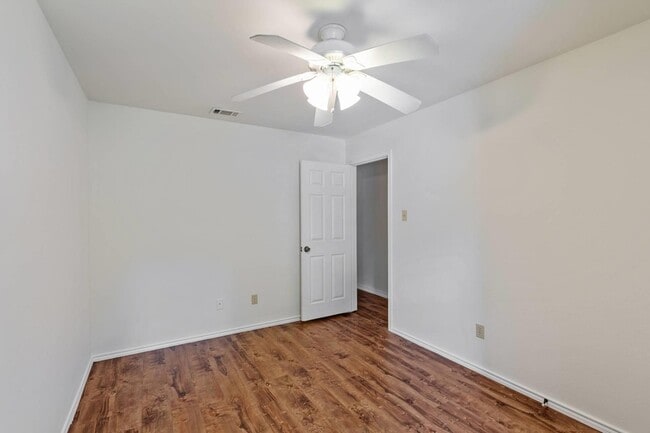 Building Photo - 1802 Dixie Ln