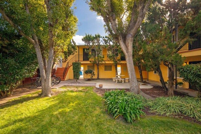 Building Photo - *OPEN HOUSE: 5/4 3-4PM* 2BR in Pacific Bea...