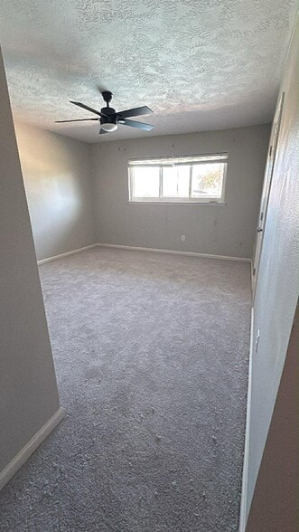 Building Photo - 1906 Savanna Ct N