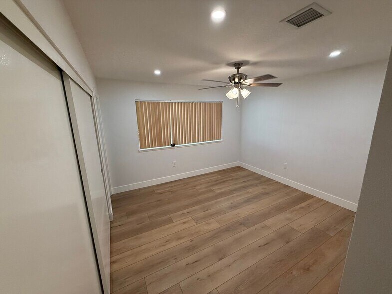 Building Photo - 3424 Pickwick St