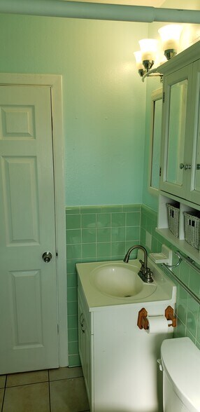 Bath - 4108 Parkway Dr