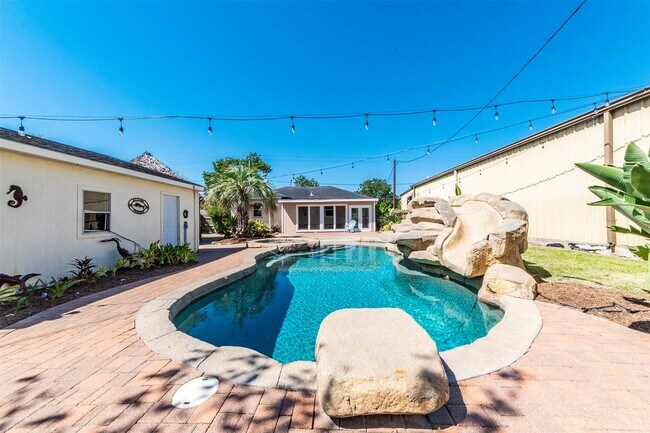 Building Photo - 2835 Beverly Rd