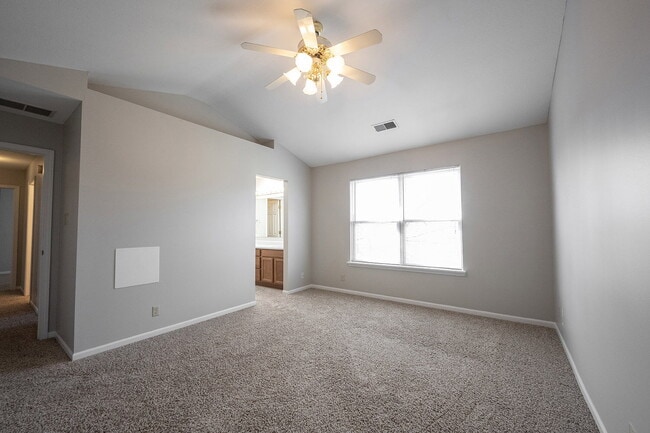 Building Photo - "Spacious 4-Bedroom Retreat with 2.5 Baths...